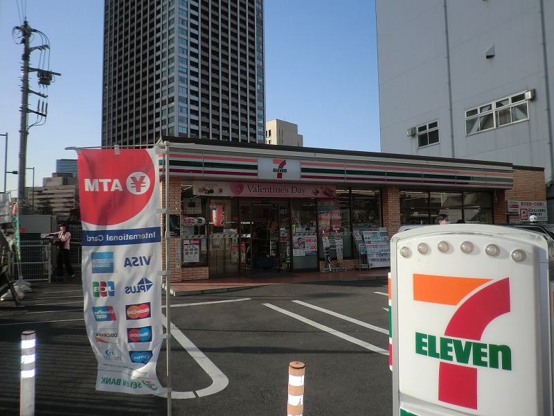 コンビニ　セブンイレブン港区汐彩橋店（コンビニ）まで98m