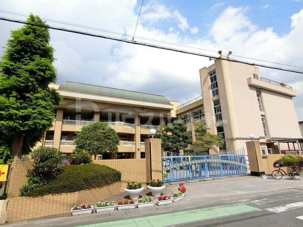 小学校　越谷市立越ケ谷小学校（小学校）まで510m