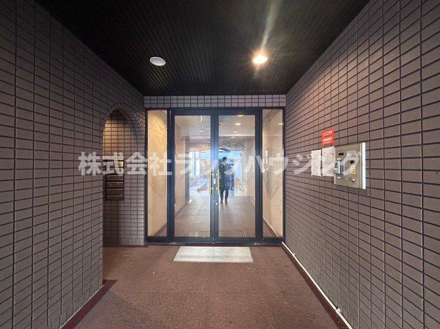 エントランス　【お部屋探しはラックハウジングにお問合せ下さいませ】
