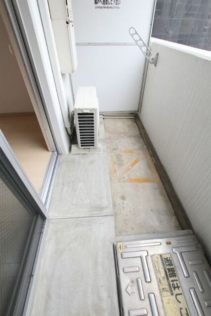 バルコニー　反転タイプの写真となります。