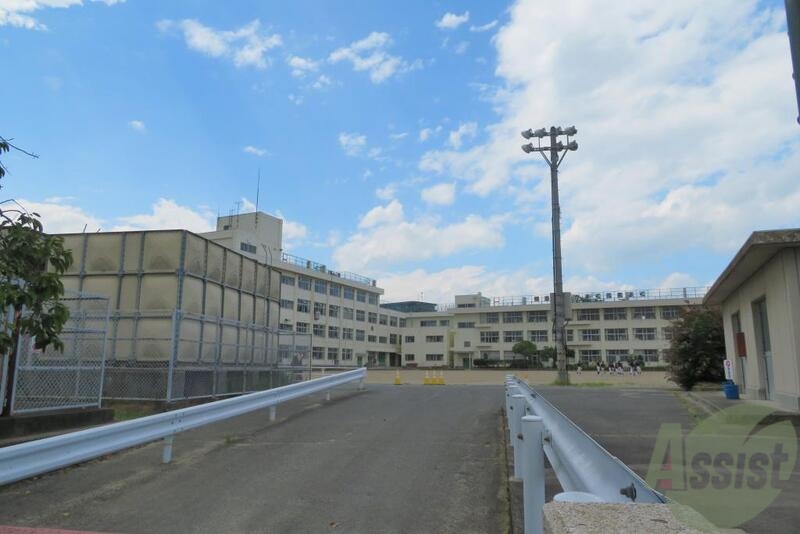 小学校　仙台市立西多賀小学校（小学校）まで698m