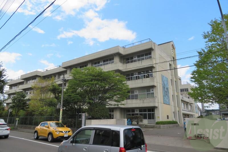 中学校　仙台市立富沢中学校（中学校）まで1073m