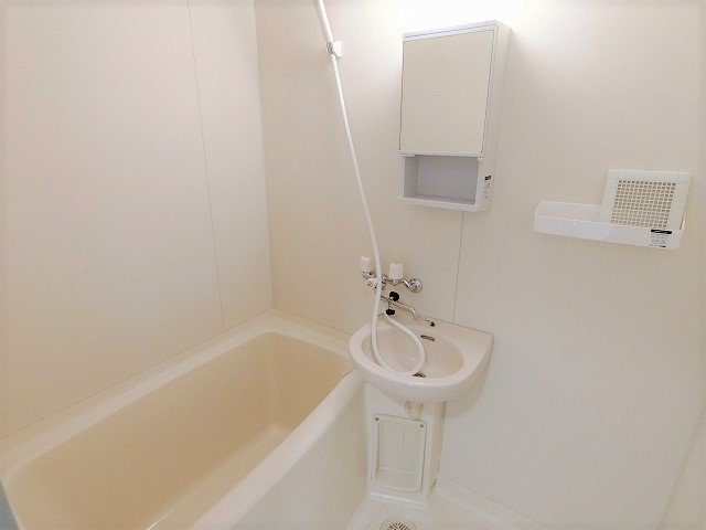 バス・シャワールーム　※別部屋のイメージ写真です。