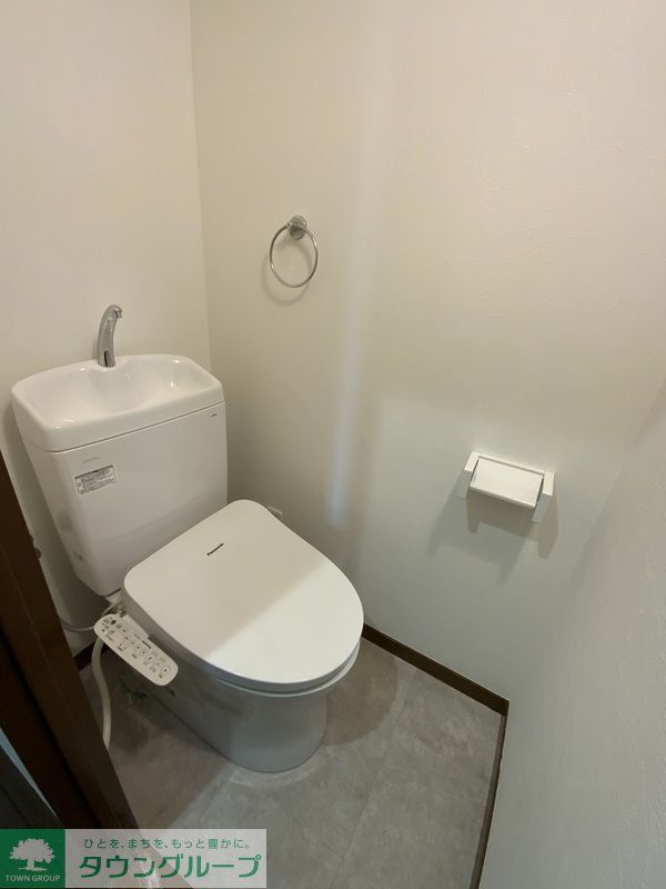 都営三田線 板橋区役所前駅 徒歩6分 8階建 築44年のトイレ写真