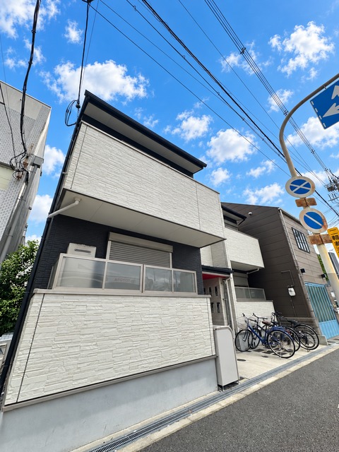 建物外観　ネットは無料で利用可能です♪