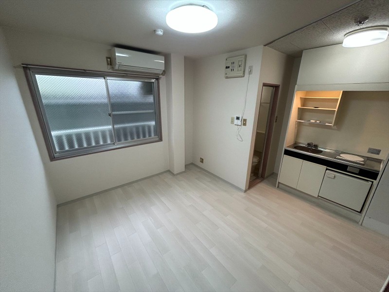 その他部屋・スペース　スッキリとしたお部屋です。洗濯は共同洗濯機で。