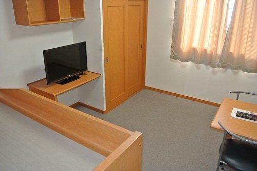 レオパレスななせIIの居間写真