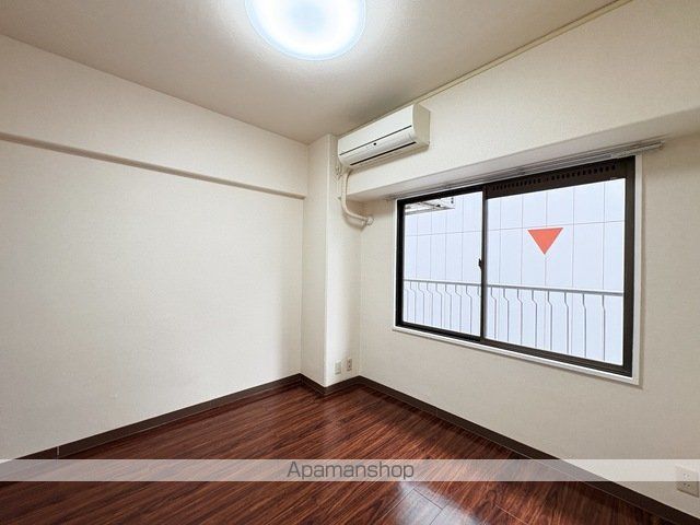 東京メトロ半蔵門線 青山一丁目駅 徒歩2分 14階建 築47年の居間写真