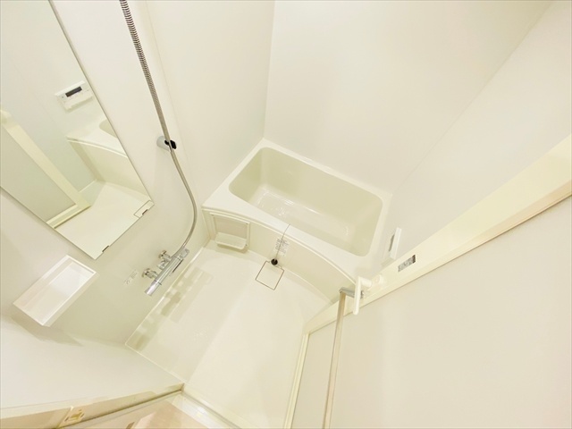 バス・シャワールーム　同一建物内１００２号室内装写真転載