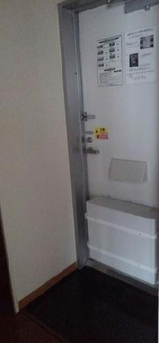 玄関　備品や設備仕様は号室等により異なります現地をご確認下さい。