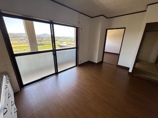 嘉麻川ビルの居間写真