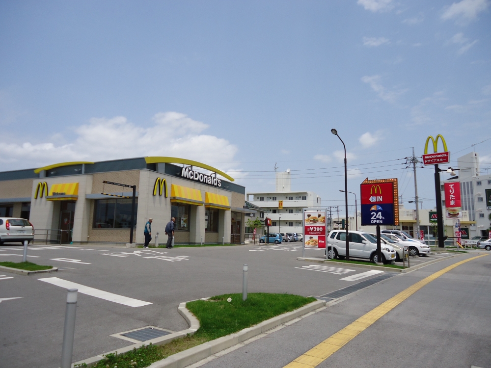 飲食店　マクドナルド　真嘉比古島店（飲食店）まで579m