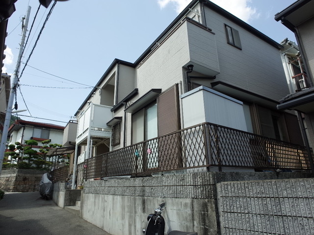 神戸市兵庫区上祇園町のアパートの建物外観