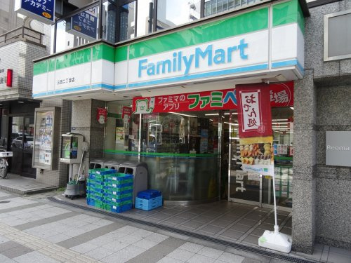 コンビニ　ファミリーマート三田二丁目店（コンビニ）まで184m