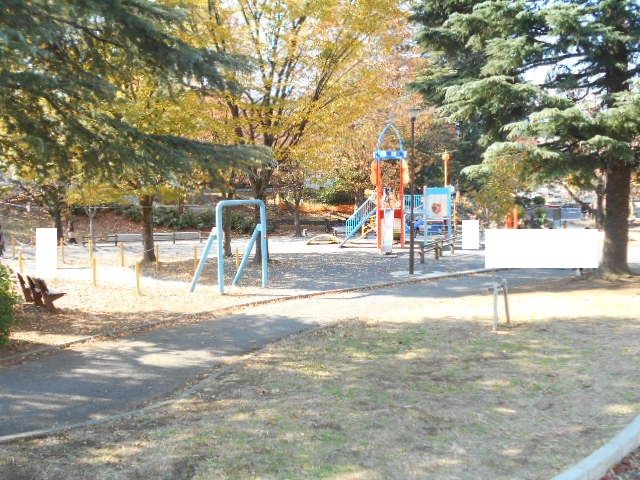 【川崎市宮前区菅生のアパートの公園】