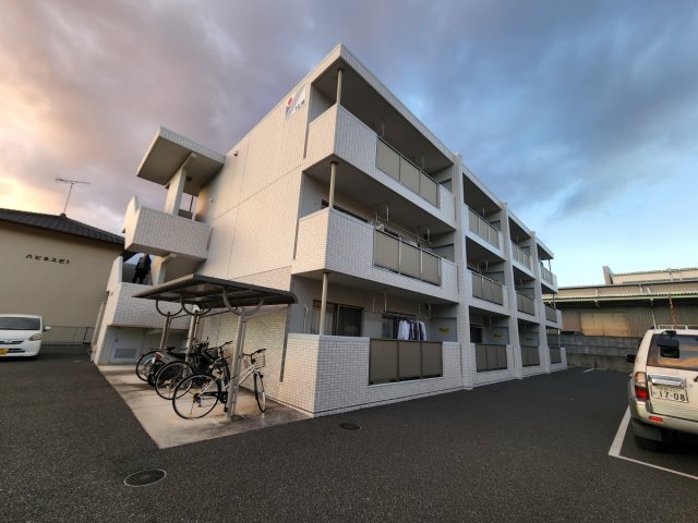 神崎郡福崎町西田原のマンションの建物外観