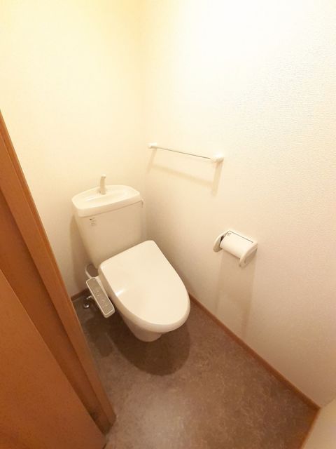 【岡山市北区御津宇垣のアパートのトイレ】