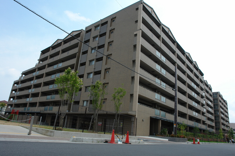 奈良市西大寺東町のマンションの建物外観