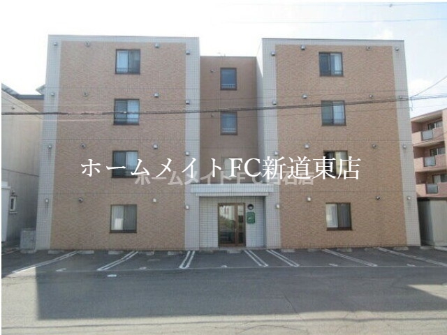 札幌市白石区菊水元町六条のマンションの建物外観