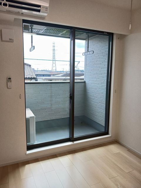 【小山市西城南のアパートのバルコニー】