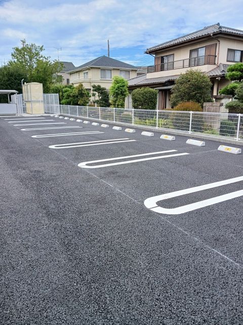 【小山市西城南のアパートの駐車場】