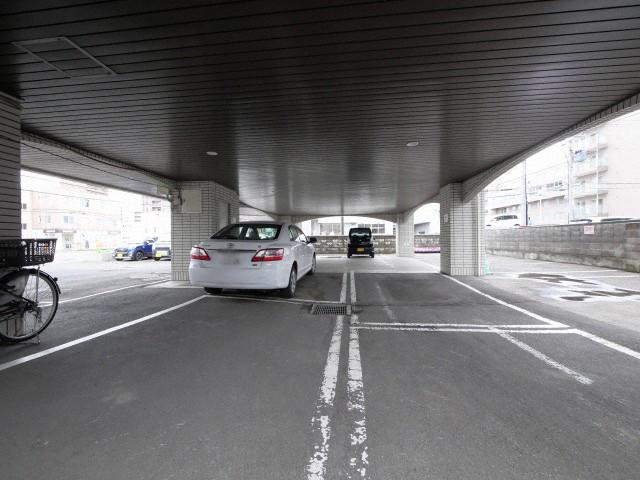 【札幌市豊平区平岸二条のマンションの駐車場】