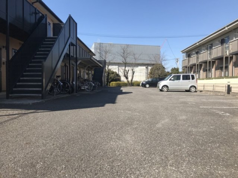 【安城市浜屋町のアパートの駐車場】