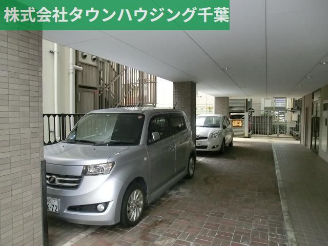 【千葉市中央区弁天のマンションの駐車場】