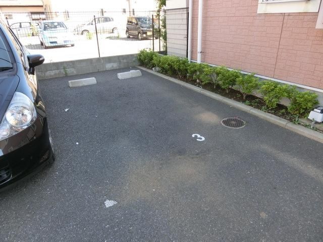 【柏市南逆井のアパートの駐車場】