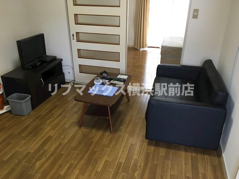 居室・リビング　生活に必要な家具・家電付き