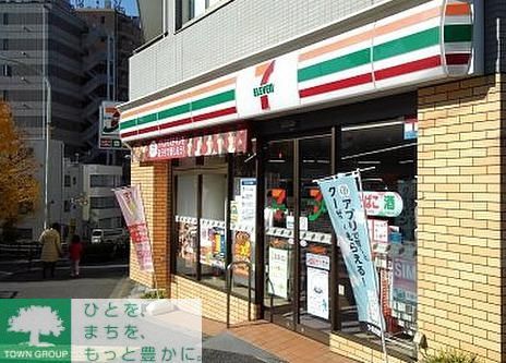 【新宿区市谷本村町のマンションのコンビニ】