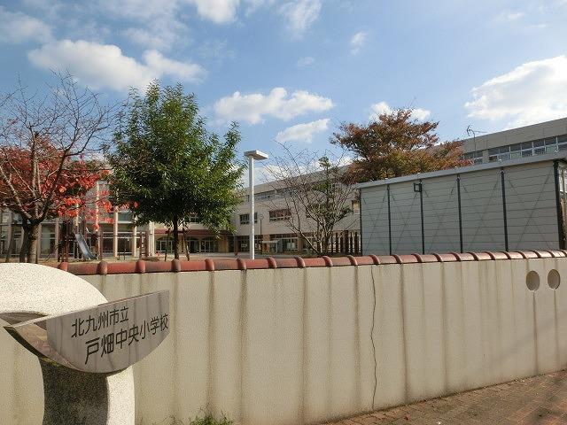 【北九州市戸畑区幸町のマンションの小学校】