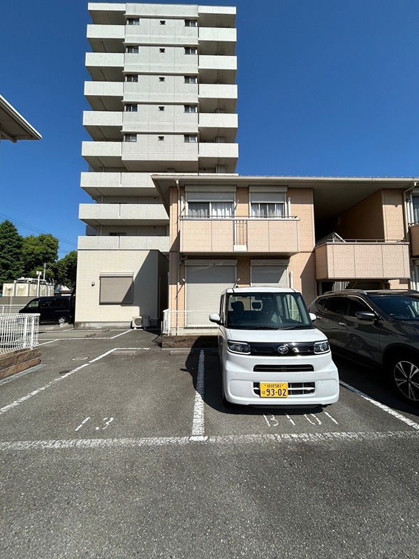 【姫路市神屋町のアパートの駐車場】