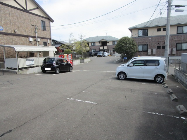 【アンビックス利府　壱番館の駐車場】