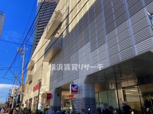 【川崎市中原区井田三舞町のマンションのショッピングセンター】