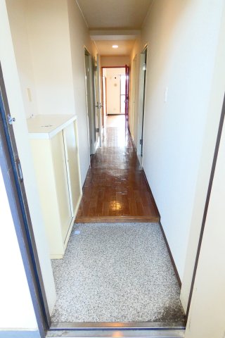 玄関　シューズボックス完備。