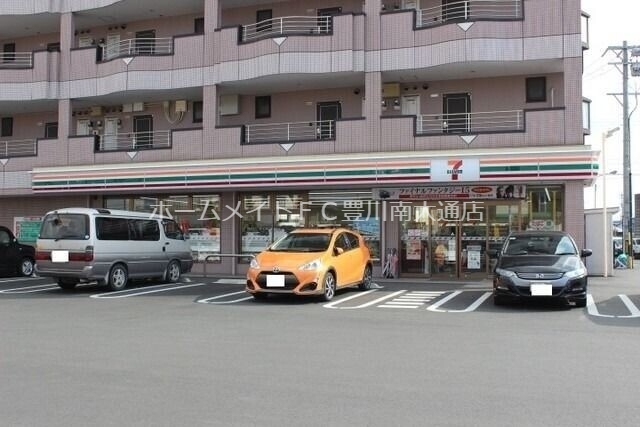 コンビニ　セブンイレブン豊橋下地町店（コンビニ）まで879m