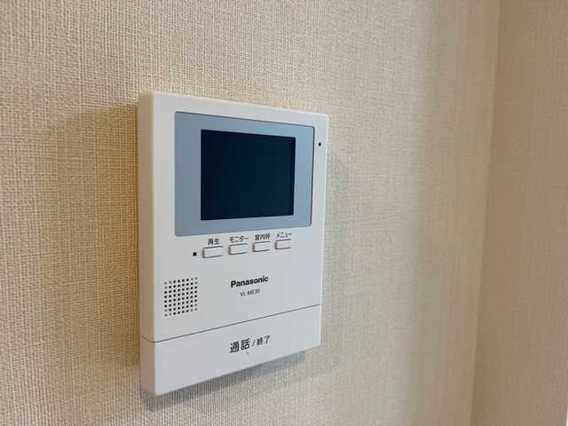 セキュリティ　TVインターホンで来た人の顔が分かり安心です