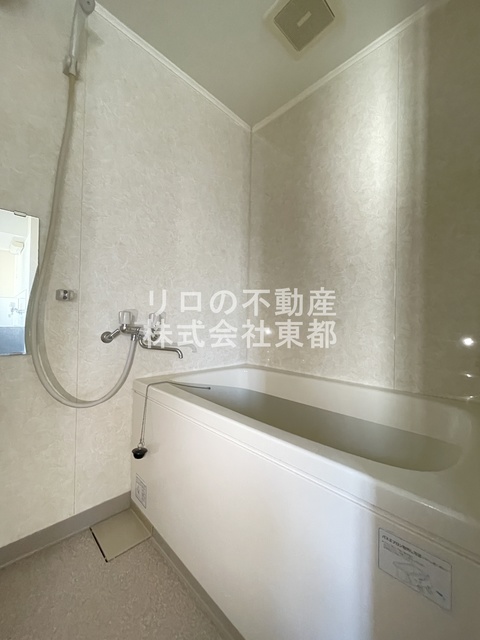 バス・シャワールーム　足が伸ばせる広々バスタブでリラックス♪