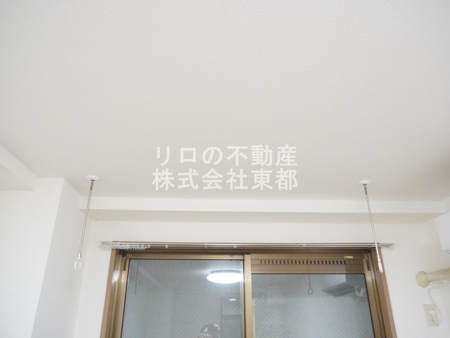 その他設備　室内物干し用金具付！日中の外出や雨の日のお洗濯に便利☆