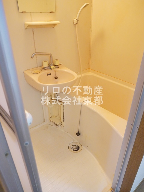 バス・シャワールーム　使いやすい☆洗面ボウルと一体型のバスルームです♪