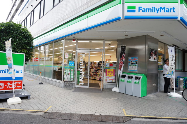 コンビニ　ファミリーマート武蔵境南口店（コンビニ）まで546m