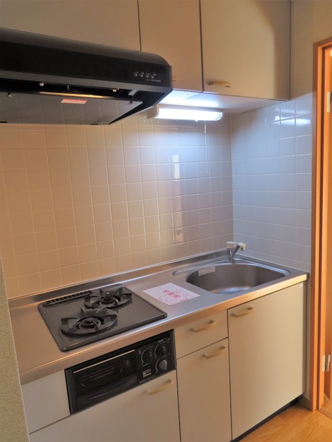 キッチン　☆二口ガスコンロとグリル付きのシステムキッチンです☆