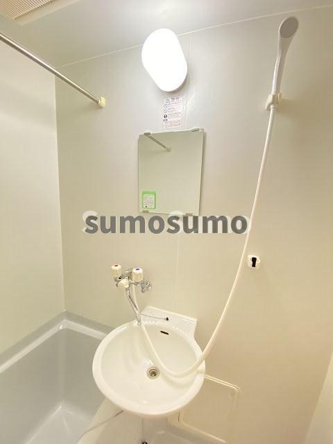 洗面設備　ゆったりとスペースのある洗面所