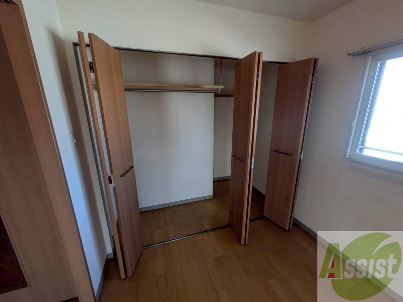 収納　寝室の収納です。部屋がすっきり片付きます。