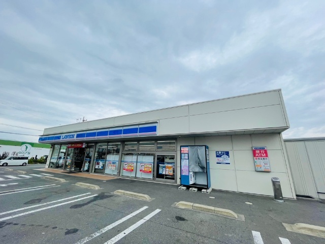 コンビニ　ローソン鈴鹿三日市町店（コンビニ）まで303m