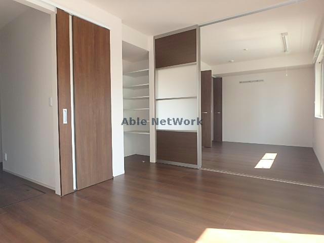 居室・リビング　同型モデルのお部屋になります。