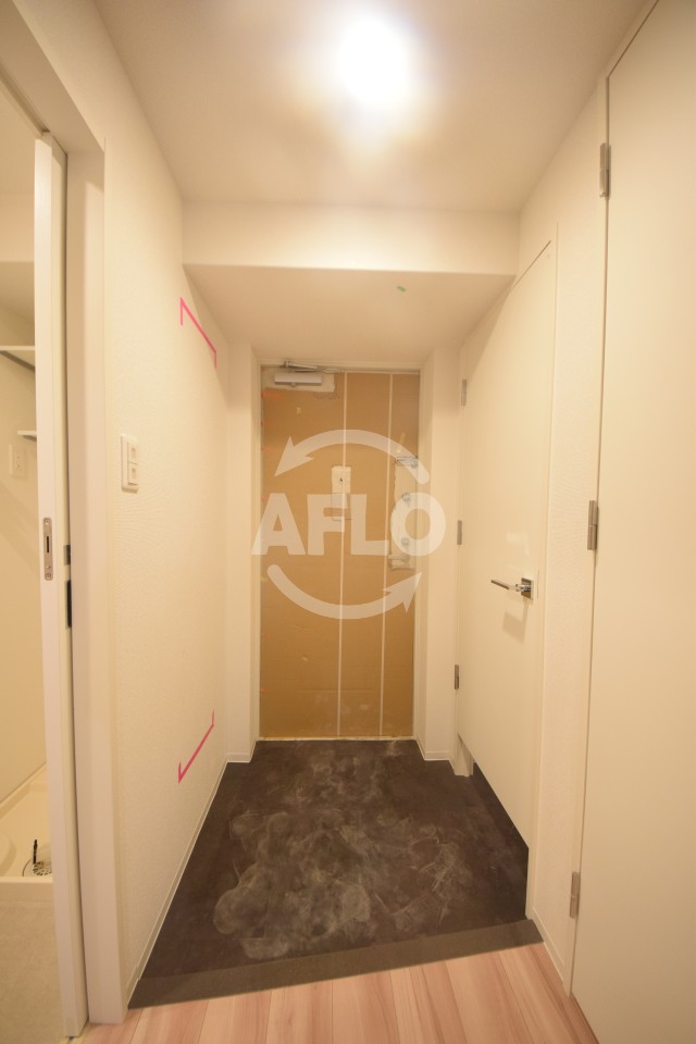 玄関　セレニテ本町東リアン　玄関