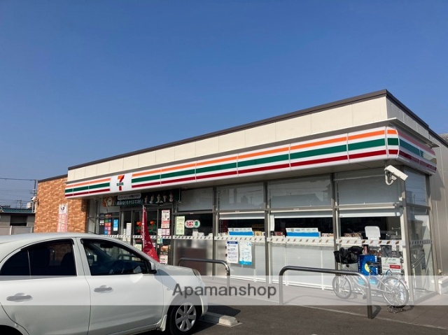 コンビニ　セブンイレブン（コンビニ）まで202m