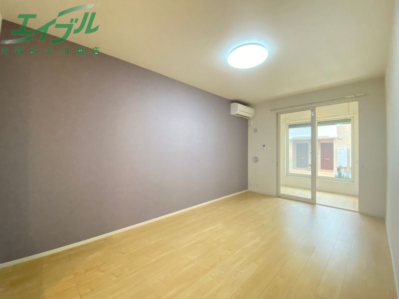 居室・リビング　同型参考写真